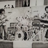 Napoli-Centrale_live70s_pix_with_Pino-Daniele.jpg