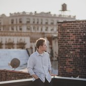By+Luc+Kordas+-2012.jpg