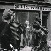 the-motorcycle-boy-band-in-1989-outside-44-redchurch-street-shoreditch-DXNX8P-crop.jpg