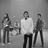 Roxy_Music_-_TopPop_1973_11.png