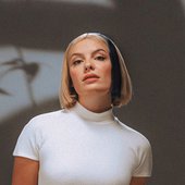 Hélène Sio