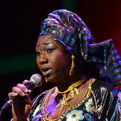 cc2ef2e11e27e049ca894166812f9d0b--concert-photography-tapas.jpg