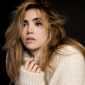 Suki-Waterhouse-©-Dana-Trippe-2022-0a.jpg