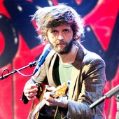 protagonista-giuseppe-peveri-in-arte-dente-sul-palco.jpeg