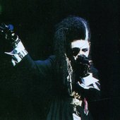 147527-nuv-gu-v-chika-solo-photo.jpg