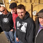 1301801682_Band3.jpg