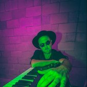 from avromusic.com