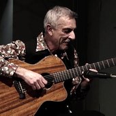 Pino-Distaso__italian-guitarist__2019_live_pix