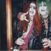 Glamvestite Vampirez - RENE and Traci