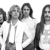 Status-Quo-GettyImages-74000289.png