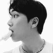 b&w