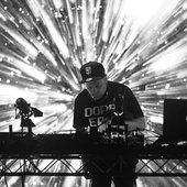 dj-shadow-music-live-review-photo-credit-valentin-zhmodikov-for-savage-thrills-savagethrills-BW-2.jpg