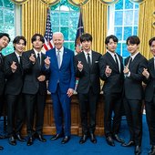 a man with dementia meets with 7 identical korean fellas