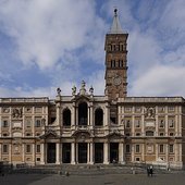 Façade of the Basilica di Santa Maria Maggiore facing the Piazza