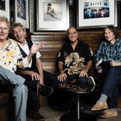 Electric-Strawbs-2020p-35_2fb14e2b855d39d6e26a950028d4bb27.jpg