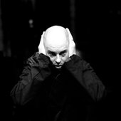 Nik_ears07_Credit-Martin-Moll_web.jpg