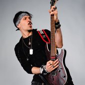 Mark The Hammer con la chitarra elettrica