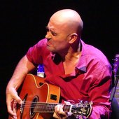 Sarah Jane Morris & Antonio Forcione - Compared to what - Antonio live-3.JPG