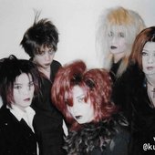 14260-scene-damour-group-shot.jpg