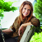 Patty Loveless PNG.png