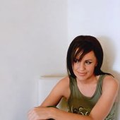 Sarah Gillespie promotional image from website