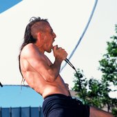 rs-maynard-james-keenan03-50c809ce-34d2-4d96-affa-c50d6bc664a6.jpg