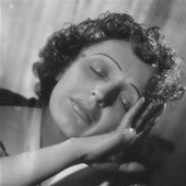 Piaf_Harcourt_1946_3.jpg