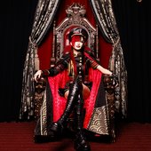 新アー写玉座_軽_.jpg