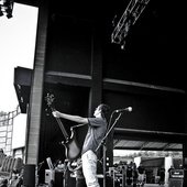 b&w live