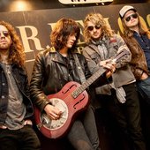 Tyler Bryant & The Shakedown