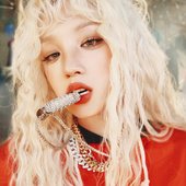 YUQI for M.O.