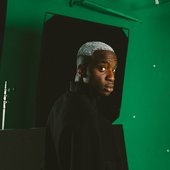 Bernstein-Jono_Petite-Noir_UO-BTS_HQ 06.jpg