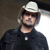 2023-Brad-Paisley-A-PR-shot-Jim-Shea-e1695991349484.jpg