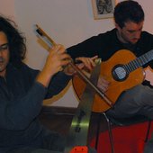 Rodrigo con el serrucho y Gonzalo