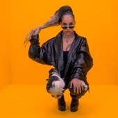 605aaf5c2d6624e0a53318d5_Aisha Vibes - titel - brandstaedt.com (1 von 1).jpg