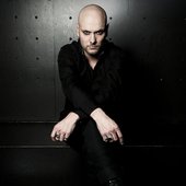 Lowe \"Noir\" Leo