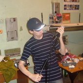 стойку для микрофона тоже надо настраивать