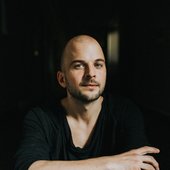 nils-frahm-sitting-down-.jpeg