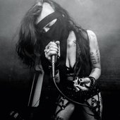 hide-nikki-sneakers-live-2.jpg