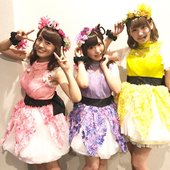 逢田梨香子、高槻かなこ、鈴木愛奈
