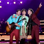 Jonas-Brothers-Embed-863d8b0b82624e219ff946cbc2830812.jpg