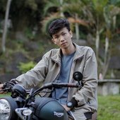 Ziell Ferdian dan Motor Warna Hitam