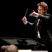 Teddy Abrams Conducting.jpg