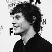 Evan Peters