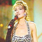 Stela Enache.png