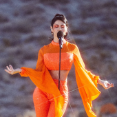 Marina performing in Ancient Dreams : Live From The Desert