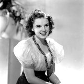 3-judy-garland-portrait-everett.jpg