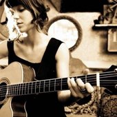 Sayde with guitar