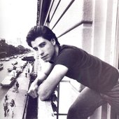 young-john-travolta-vintage-photograph-zsj25jb4ikhbnuul.jpg