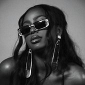 justine b&w